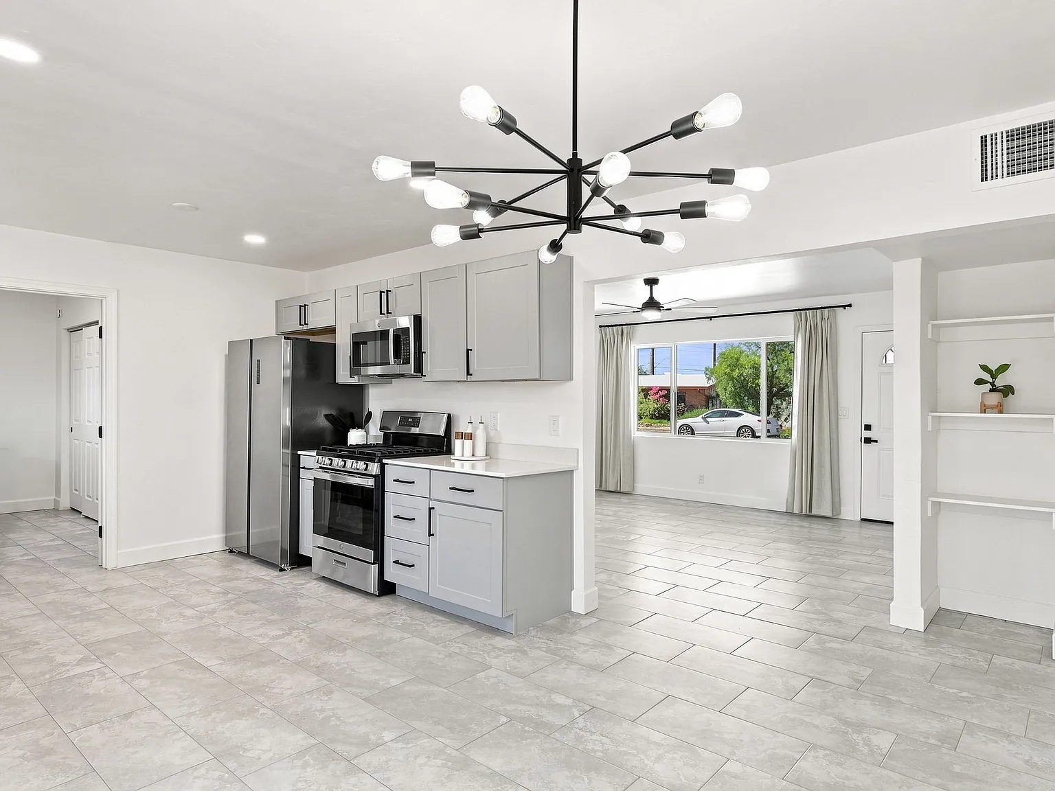3 bed, 1356 sqft, $1,995 — Photo 2