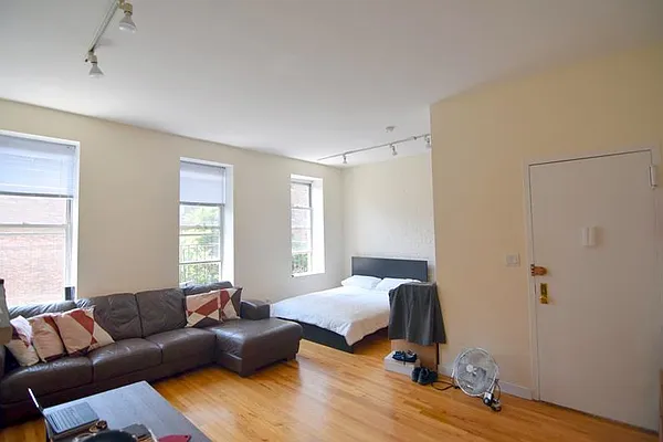 Rented by Buchbinder & Warren | media 3