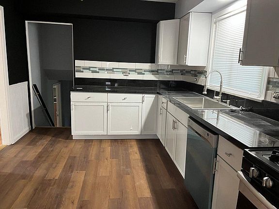 3rd image of 107 Elmwood Dr