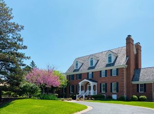 3 S Wynstone Dr, North Barrington, IL 60010