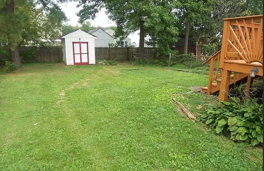 Building Photo - 215 Redbud Rd