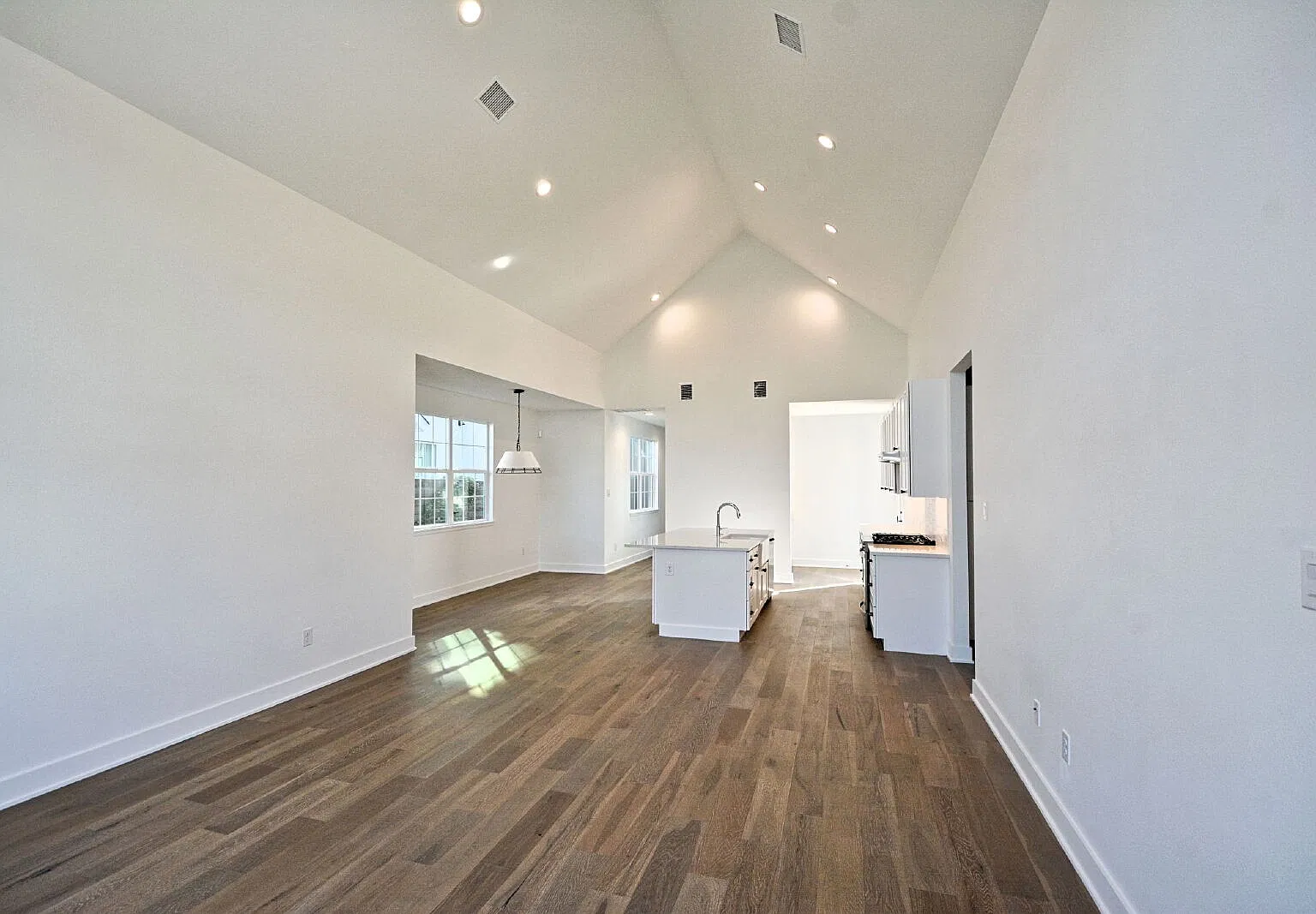 3 bed, 2.5 bath, 1903 sqft, $2,375 — Photo 3