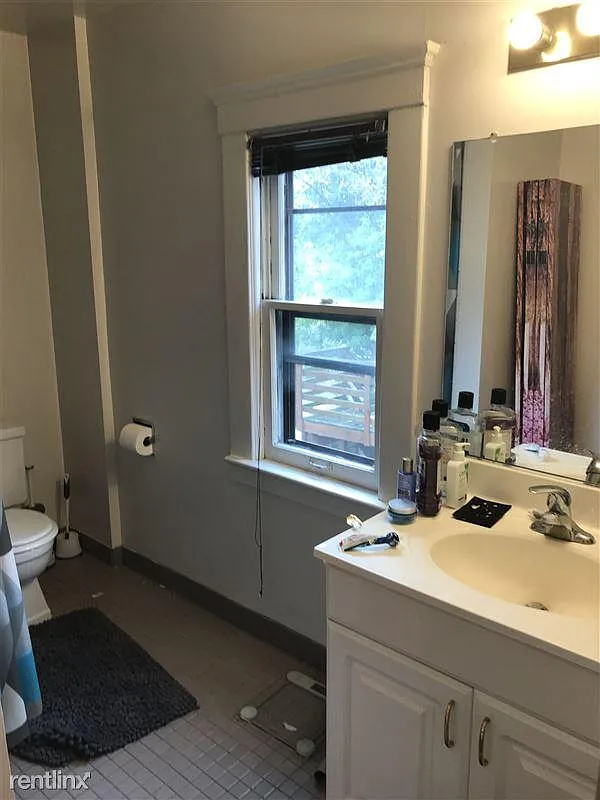 4 bed, 1343 sqft, $4,944 — Photo 2