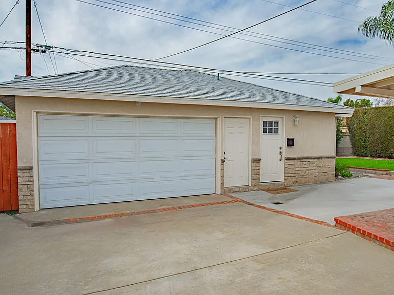 549 N La Sena Ave — Photo 24