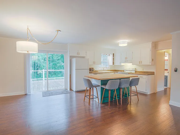 82 Pleasantdale Cir — Photo 5