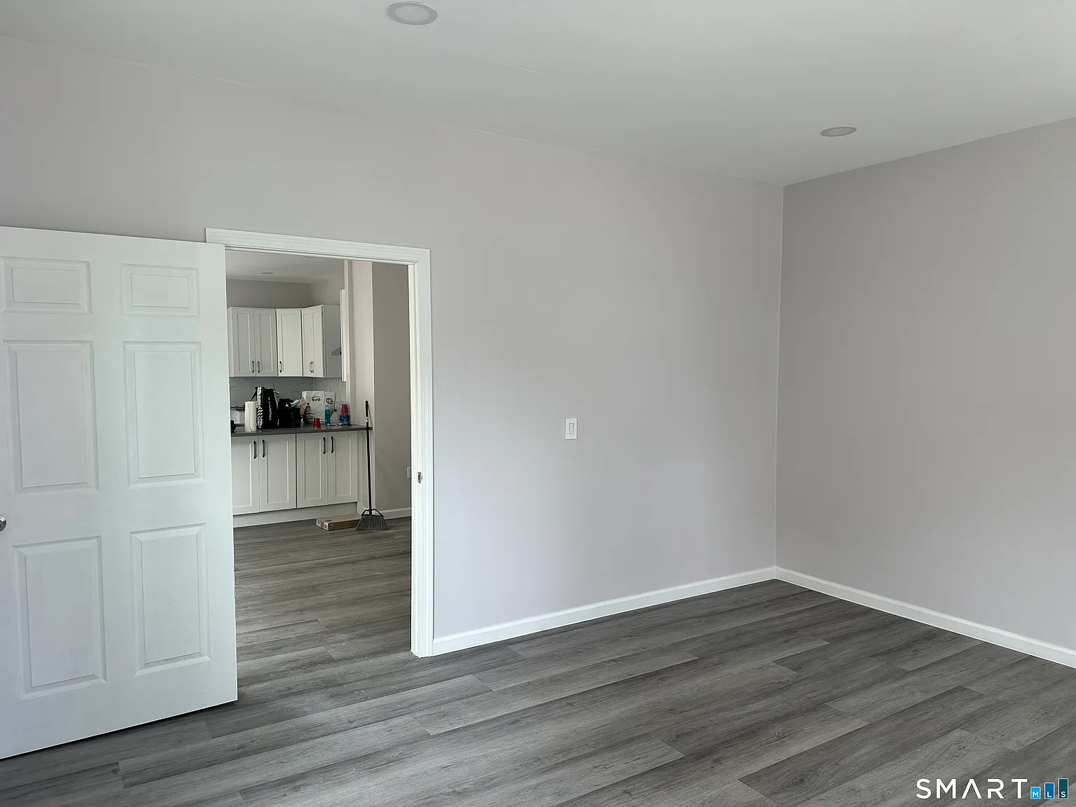 3 bed, 1.0 bath, 3688 sqft, $3,036 — Photo 4