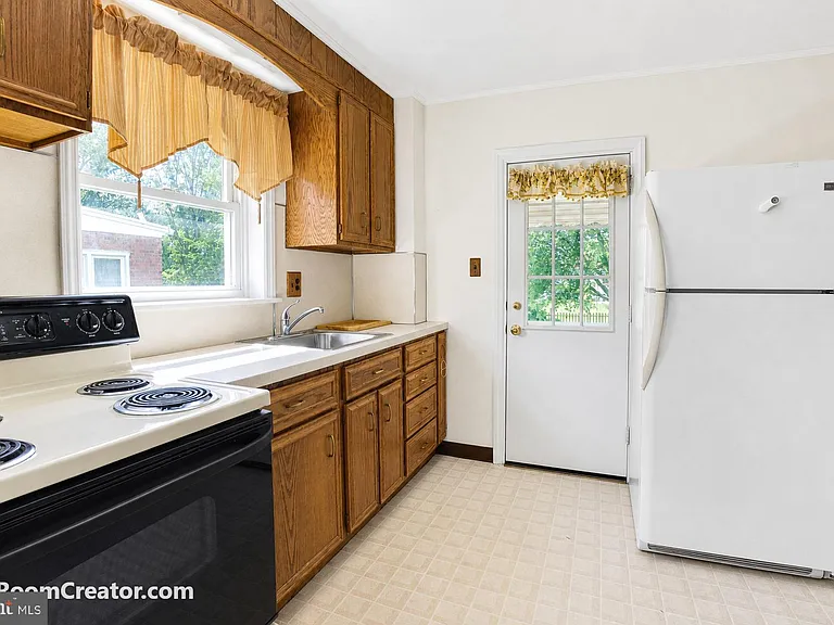 27 Vilone Rd — Photo 3
