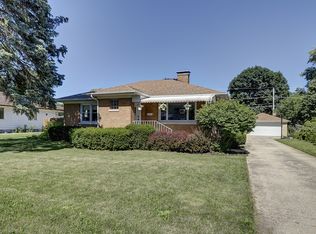 204 Reedwood Dr, Joliet, IL 60436