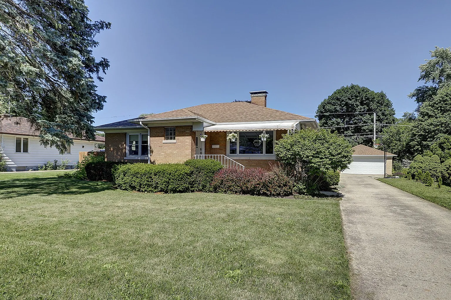 204 Reedwood Dr photo 1