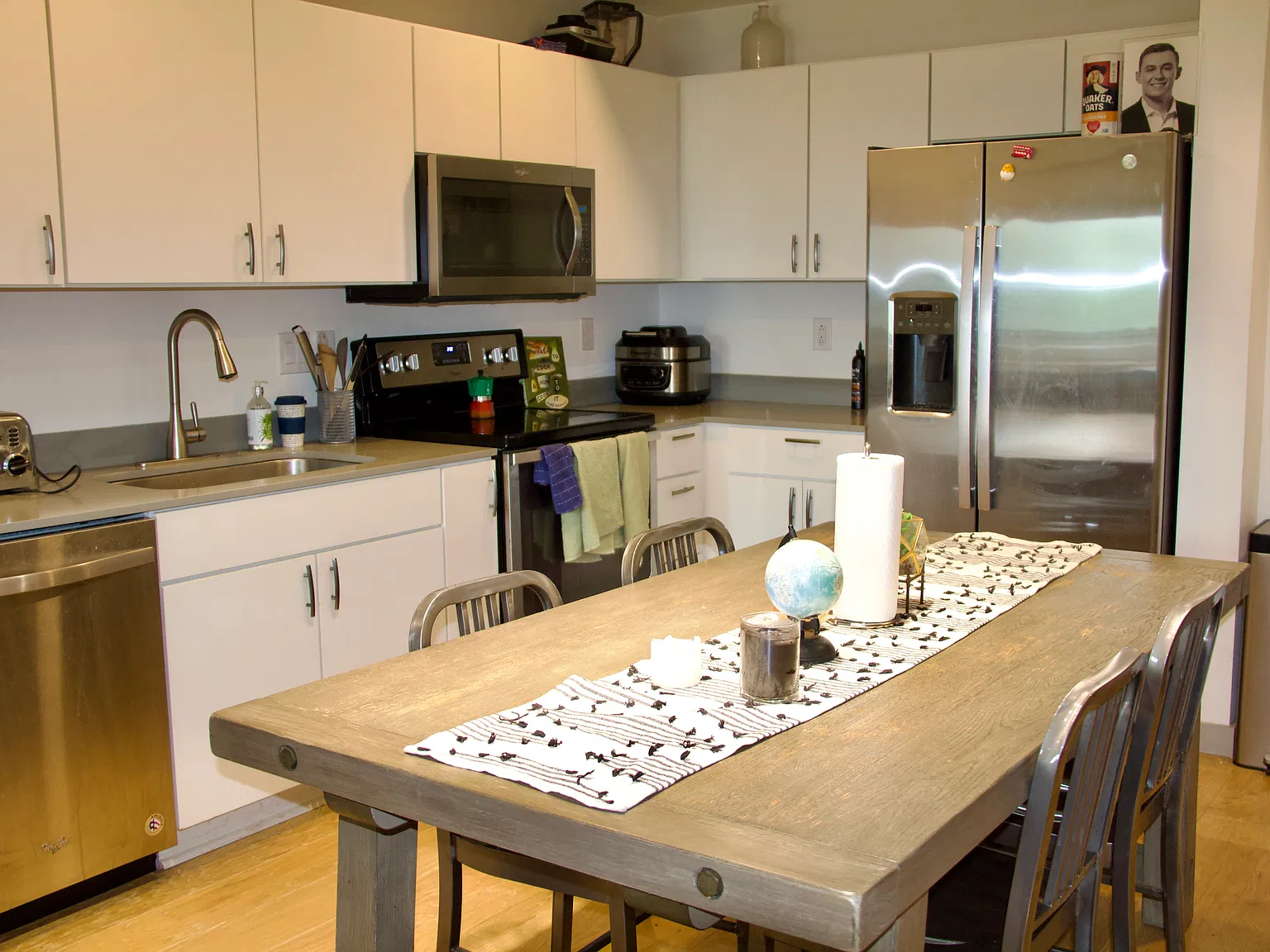 2 bed, 1096 sqft, $2,500 — Photo 2