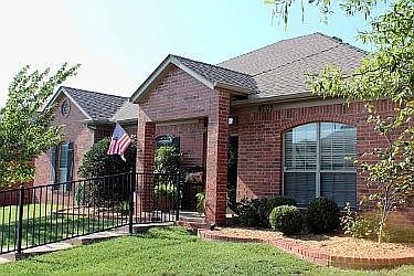 Garden home in gated area!