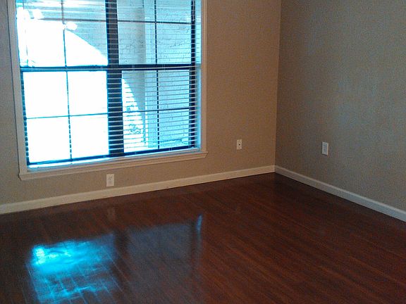 Living Room - Empty