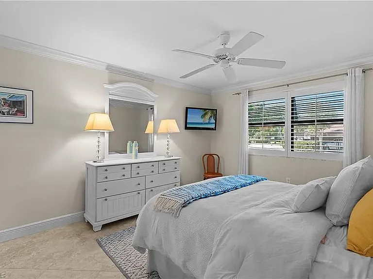 579 Seaview Ct #2 — Photo 9