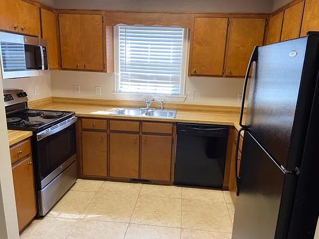 2 bed, 1200 sqft, $1,550 — Photo 4