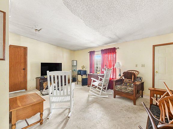 5th image of 1171 Five Lakes Rd