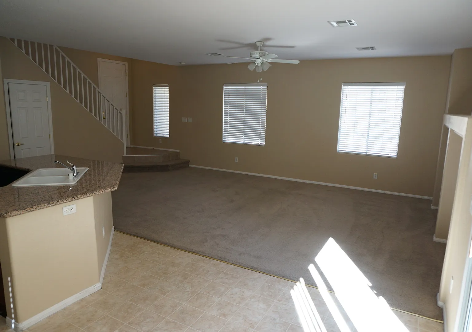 4 Bed, 2.5 Bath Home near Desert Breeze park! — Photo 4