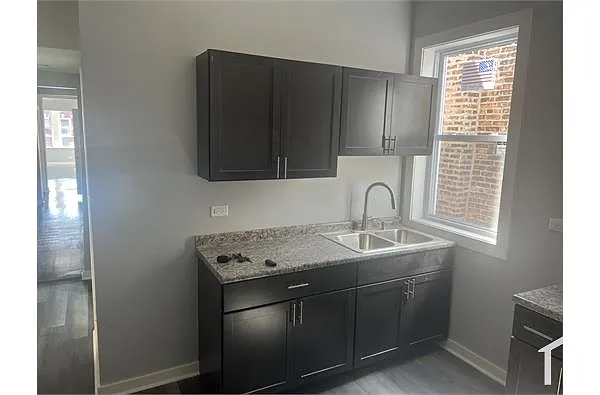 Building Photo - 5326 W Monroe St #2