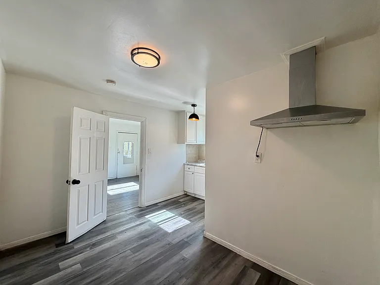 1161 E 59th Pl — Photo 2