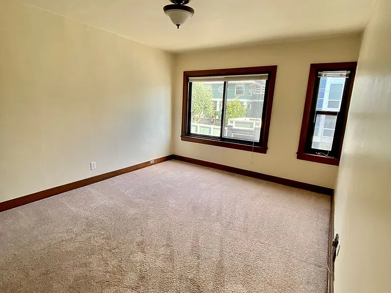Parkway Apartments — Photo 6