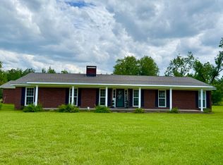201 Burketts Ferry Rd, Hazlehurst, GA 31539