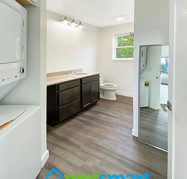 123 N 2nd St W #3 — Photo 4