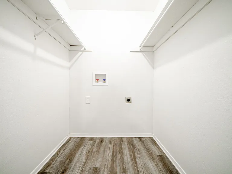 Lana — Photo 26