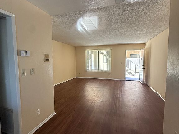 3rd image of 15037 Victory Blvd #107