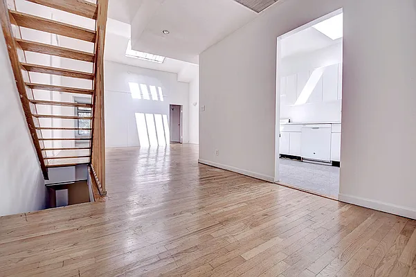 Rented by Urbane Brokerage | media 57