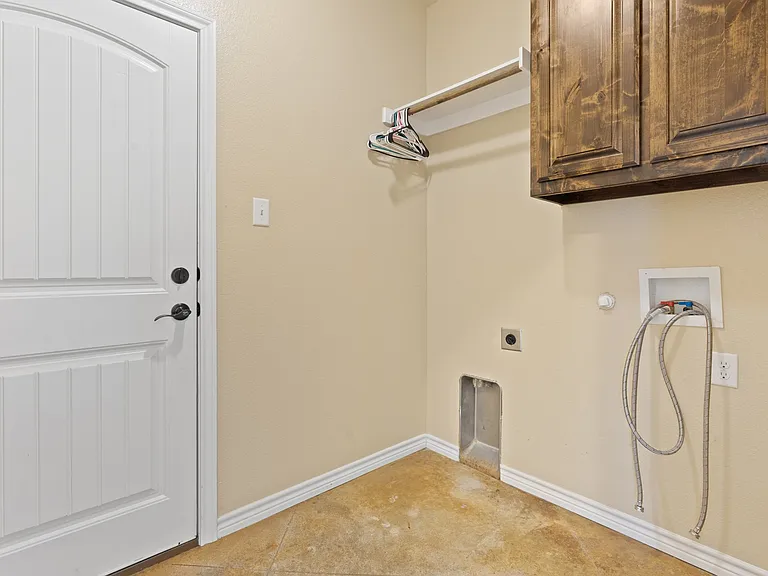 425 Nelson St — Photo 16