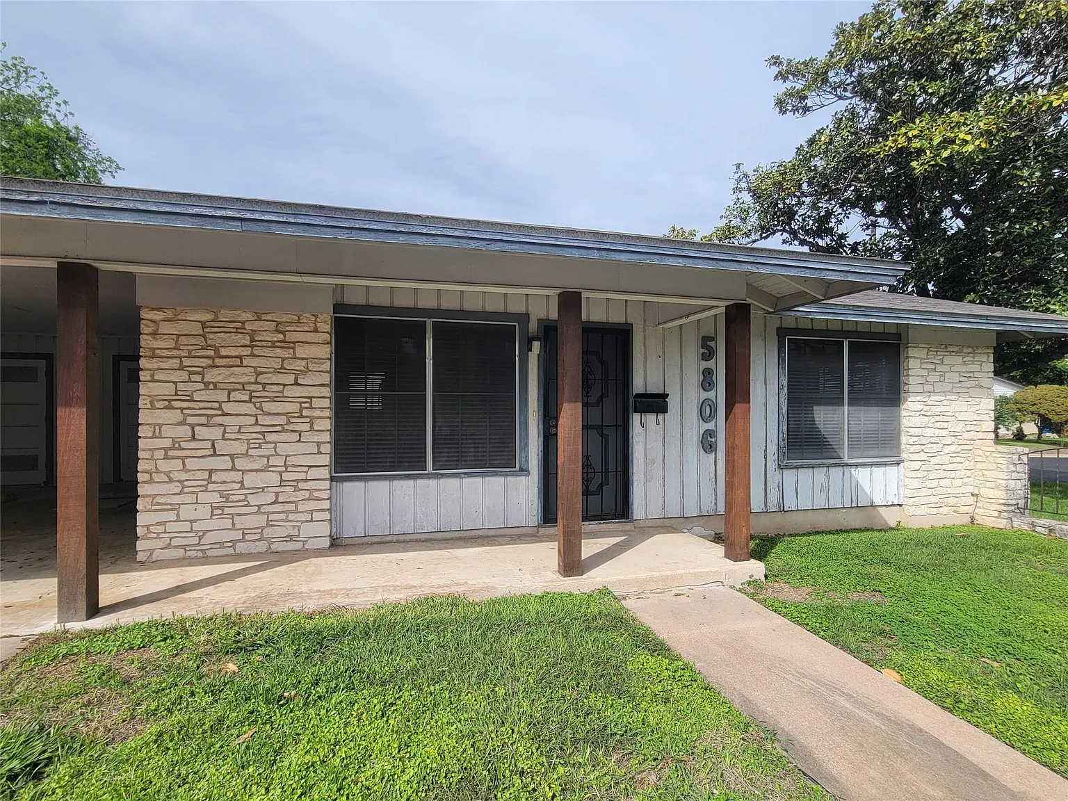 2 bed, 1.0 bath, 725 sqft, $1,500 — Photo 2