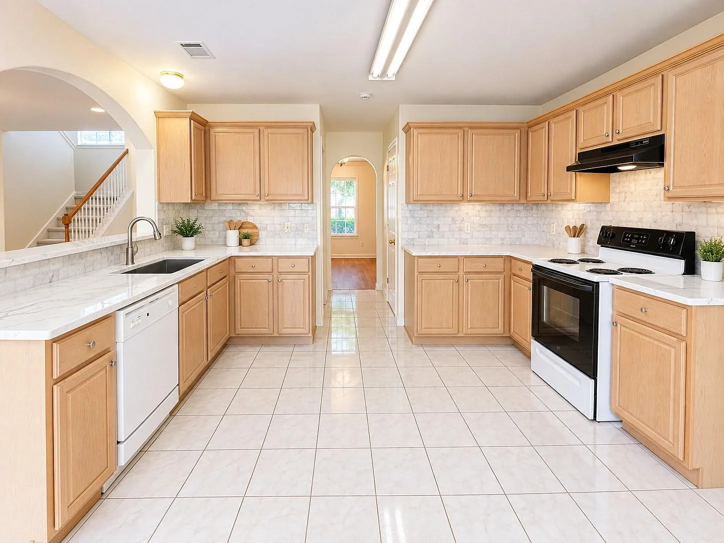 4 bed, 2.5 bath, 2494 sqft, $2,000 — Photo 4