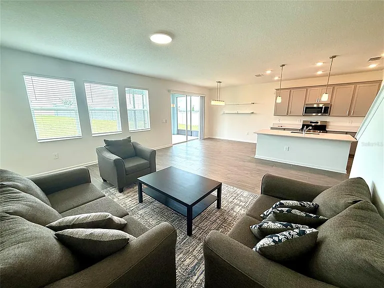 2970 Armstrong Ave — Photo 6