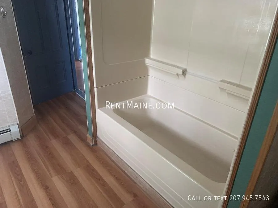 3 bed, 1100 sqft, $1,600 — Photo 4