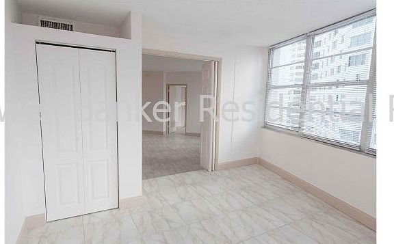4th image of 801 Brickell Bay Dr APT 962
