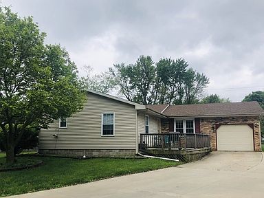 105 Douglas Dr Tuscola Il 61953 Zillow