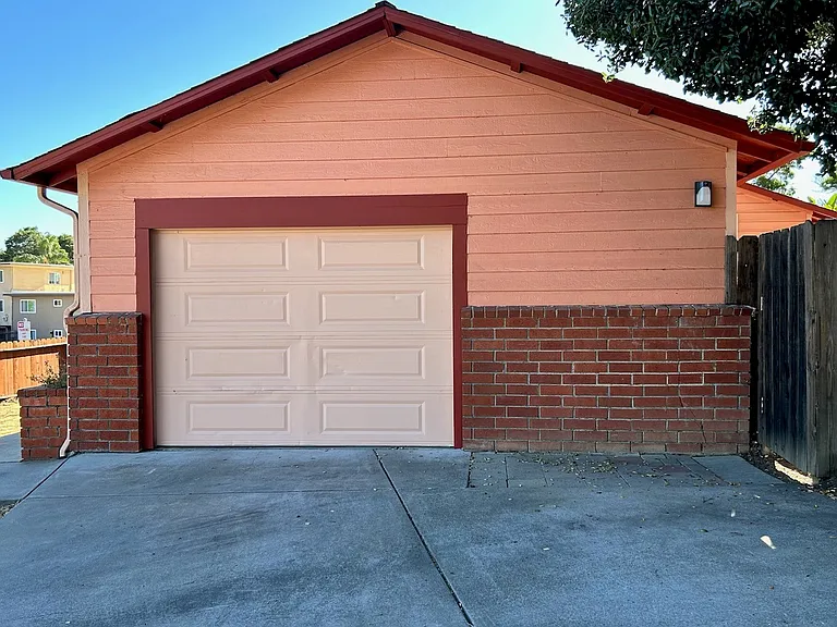 2230 Redwood St — Photo 18