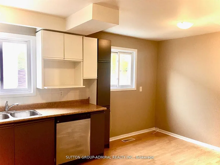 4 Nootka Cres #2 — Photo 13