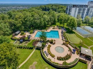 2 Claridge Dr #11NW-1128, Verona, NJ 07044