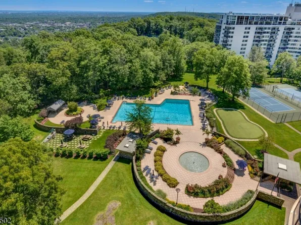 2 Claridge Dr. 11NW #11NW, Verona Twp., NJ 07044