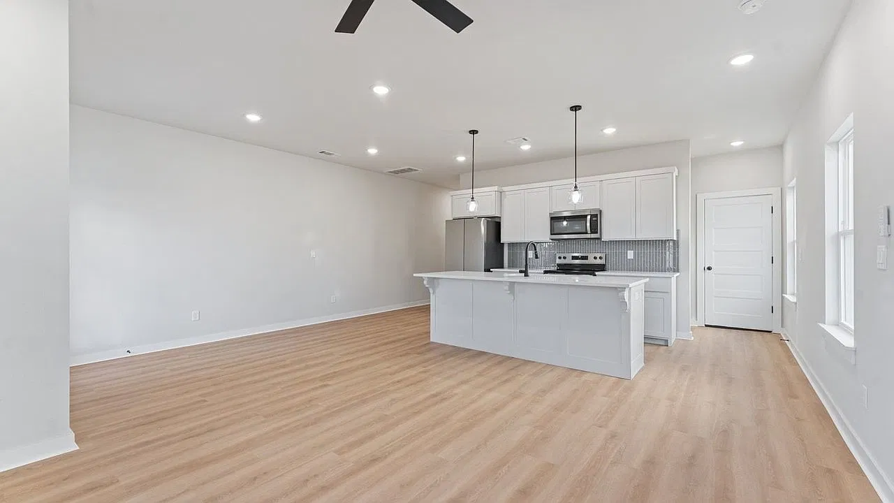 3 bed, 2.5 bath, 1584 sqft, $1,695 — Photo 4