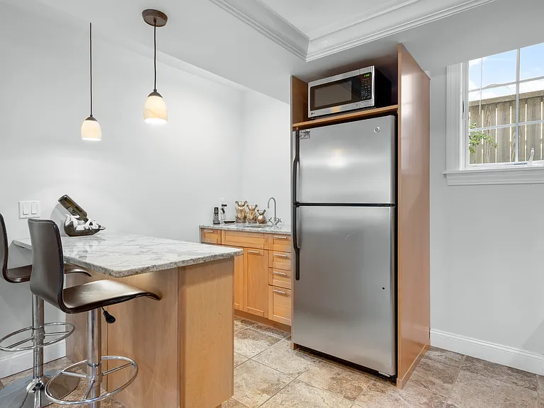 525 Carroll Ave — Photo 29