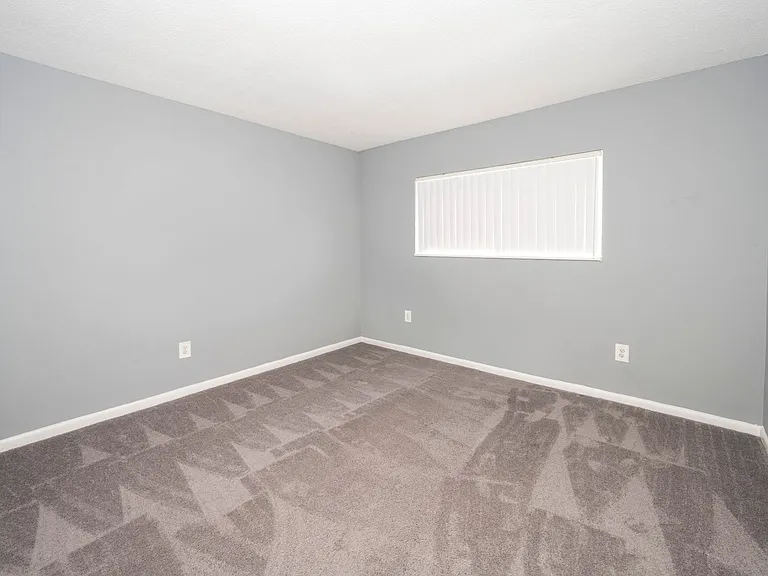 Creswood Apartments- Come home to Convenience! — Photo 15