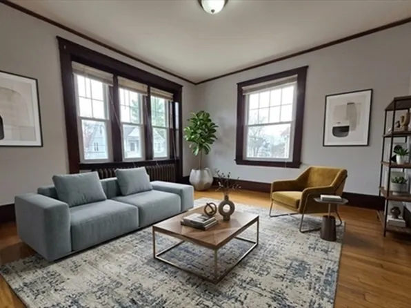 19 Rowe St #2, Auburndale, MA 02466