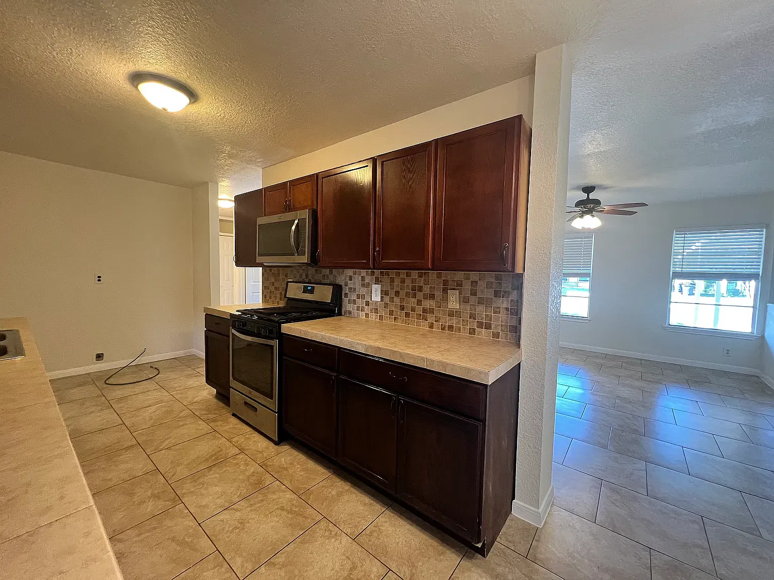 4 bed, 1440 sqft, $1,500 — Photo 4