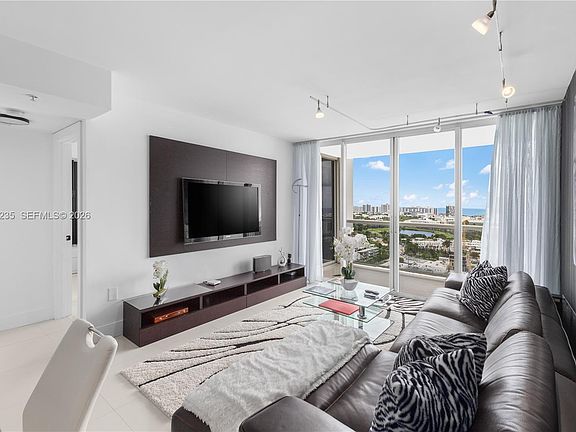 4th image of 1800 Sunset Harbour Dr #2409