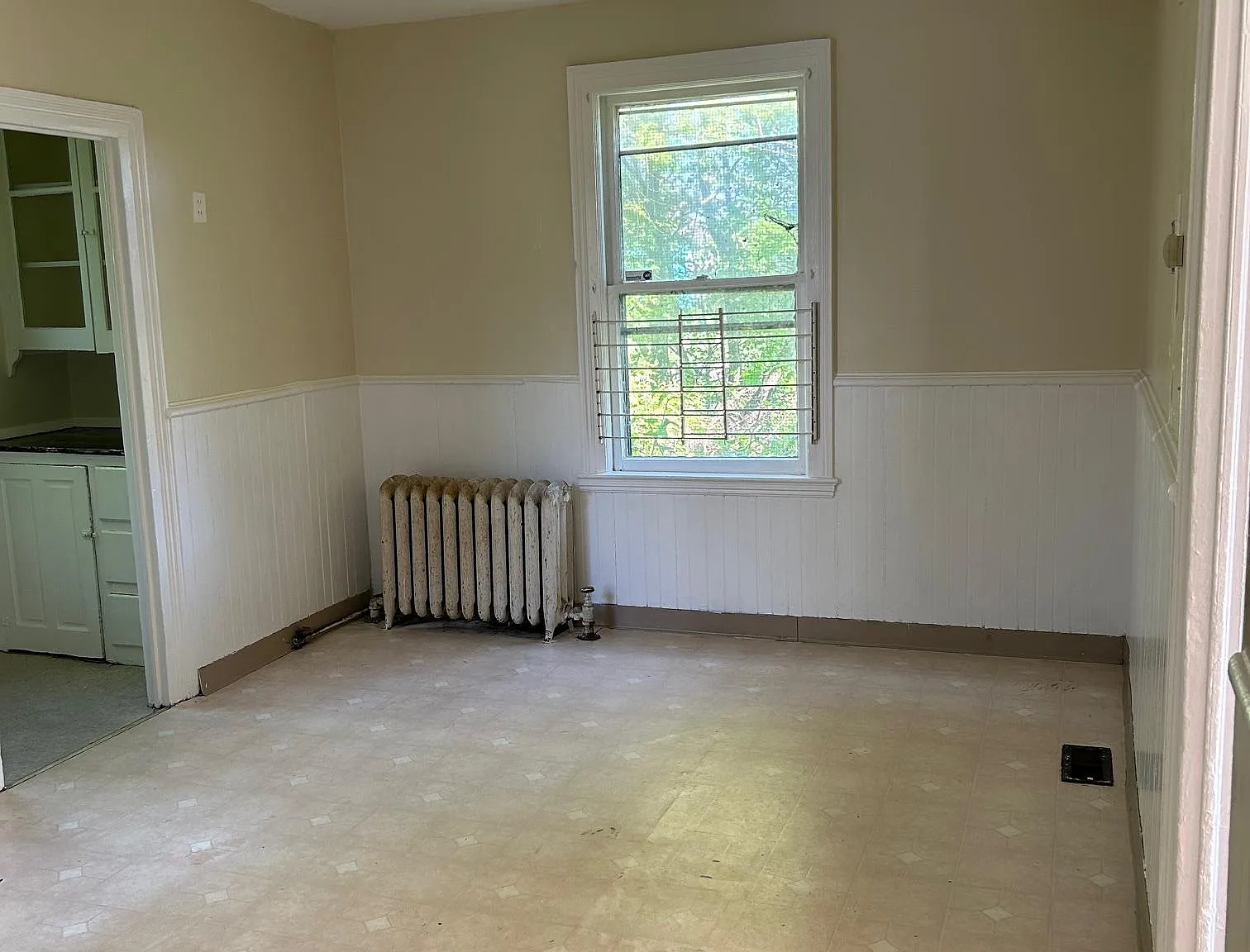 490 Glenwood Ave — Photo 2