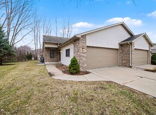 6114 Summerset Dr, Midland, MI 48640