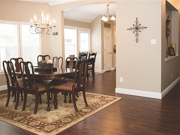 4th image of 5809 Greenmeadow Dr