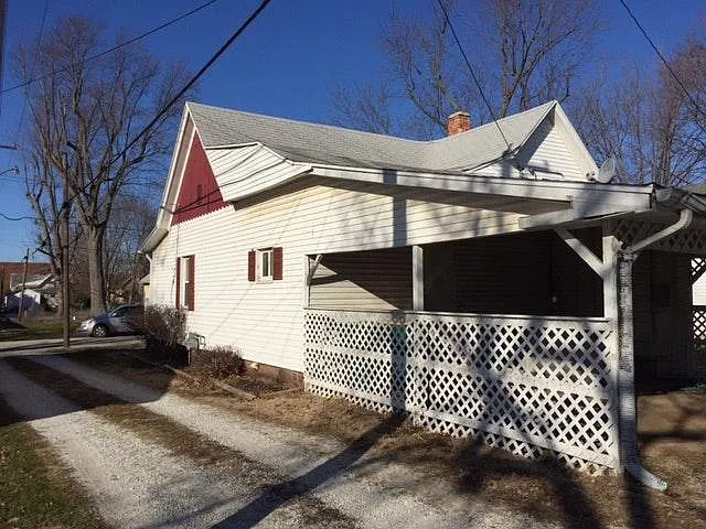 2 bed, 1045 sqft, $875 — Photo 2