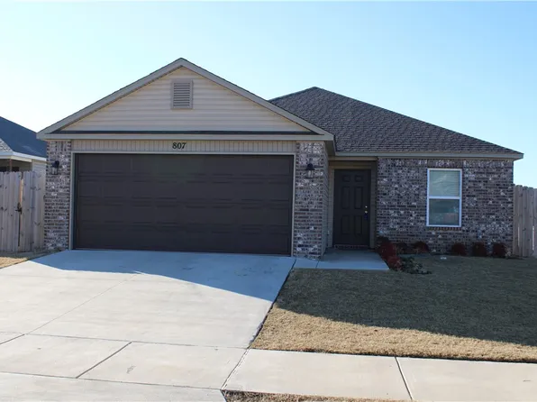 807 E Fairlane St, Fayetteville, AR 72701
